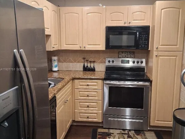 1000 Saint Charles Pl APT L2, Pembroke Pines, FL 33026