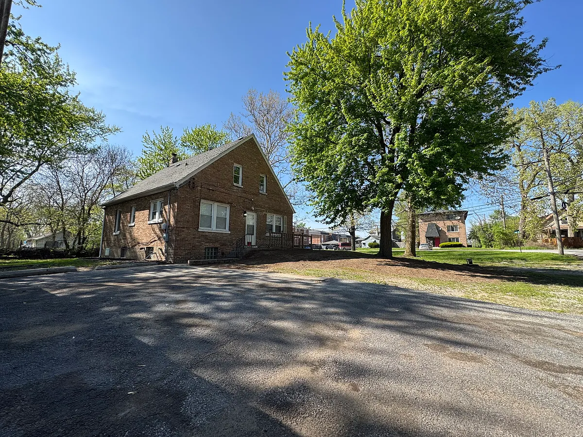 Building Photo - 15400 Merrill Ave