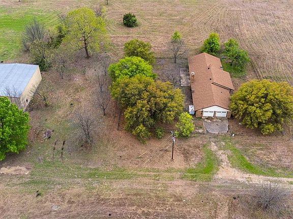 2nd image of 560 Pratt Rd