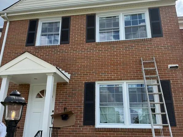 9103 Barrick St, Fairfax, VA 22031
