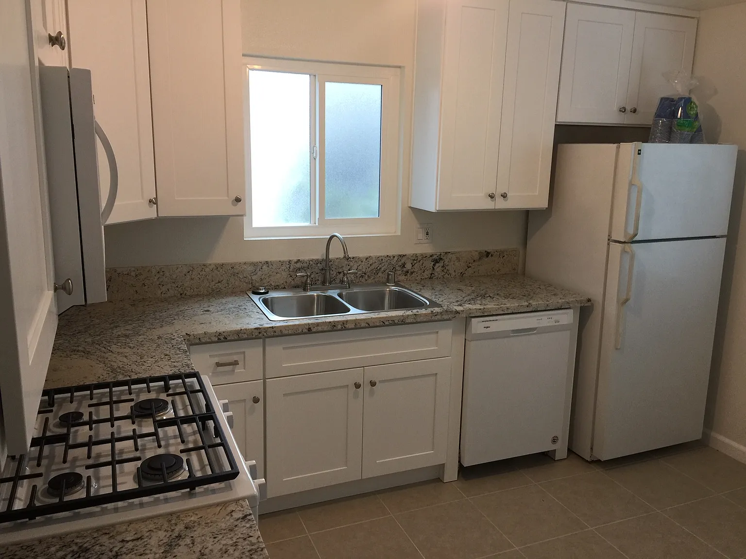 2 bed, 1.5 bath, 920 sqft, $3,395 — Photo 2