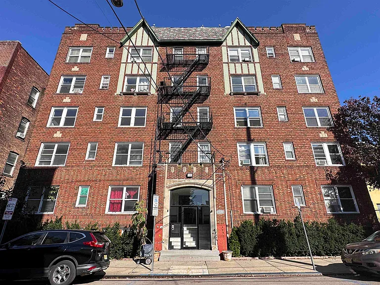 160 Vroom St #53 — Photo 11