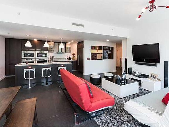 5th image of 3801 Collins Ave #Th-4