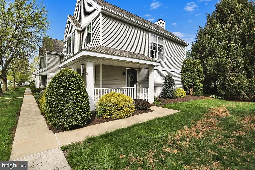 106 Laurel Ct photo 1