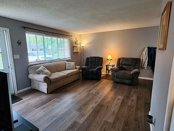 4th image of 715 Gloria Ave