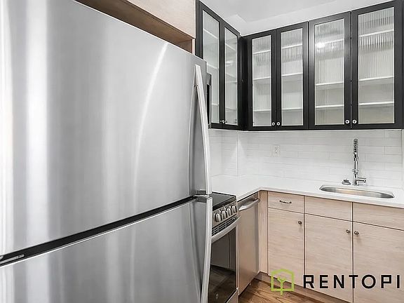 2nd image of 855 De Kalb Ave #2H