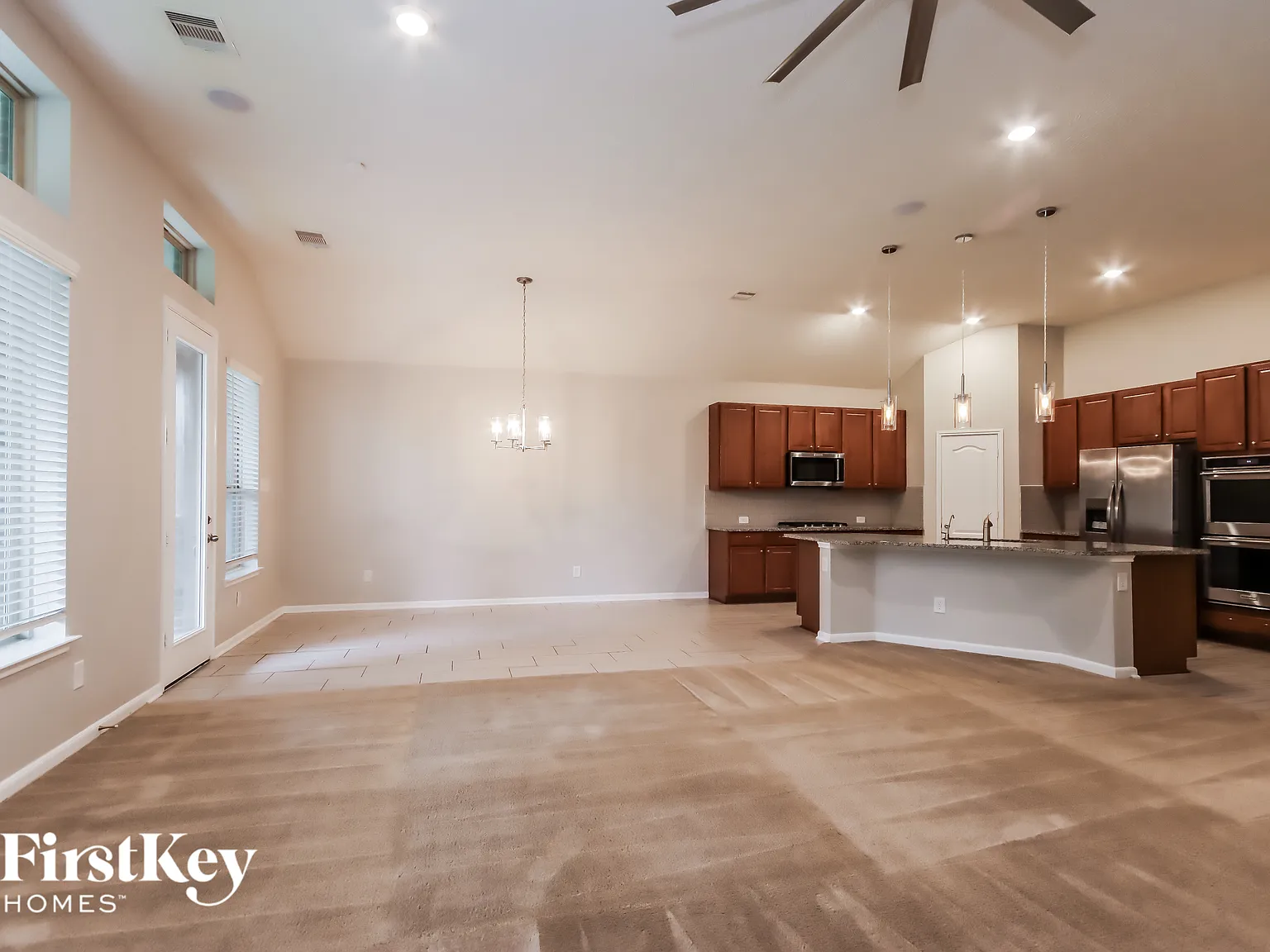 4 bed, 2.0 bath, 2428 sqft, $2,770 — Photo 4