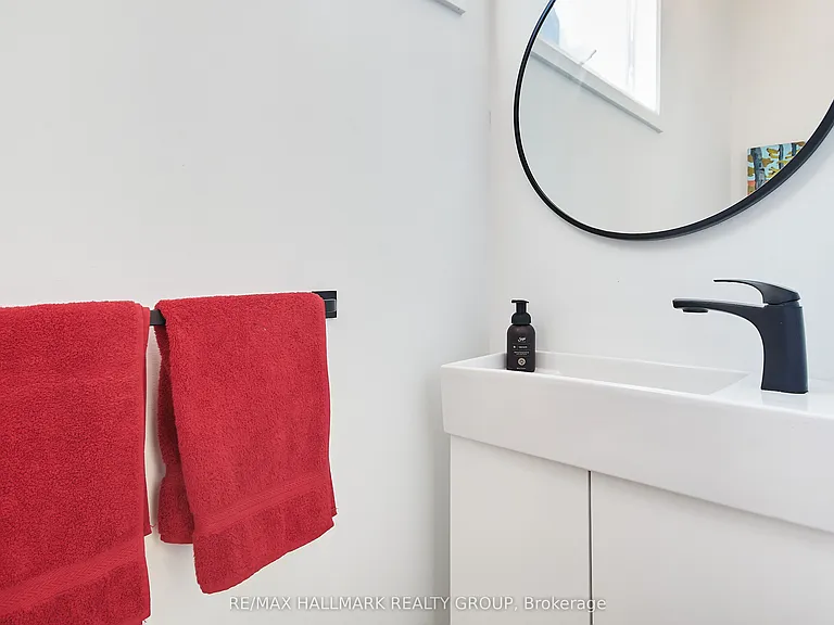 144 Florence St — Photo 16