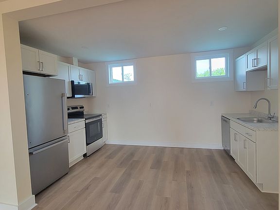 3rd image of 104 N Front St