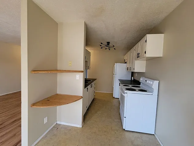 3 Bedroom 4-Plex Located in Normandeau — Photo 4
