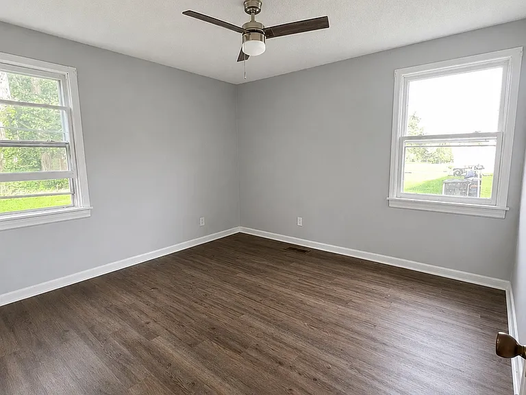 616 Glendale Pl — Photo 8