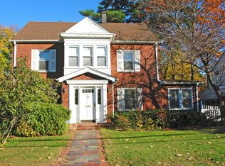 25 Gilchrest Rd, Great Neck, NY 11021