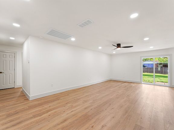 5th image of 9404 Glengreen Dr
