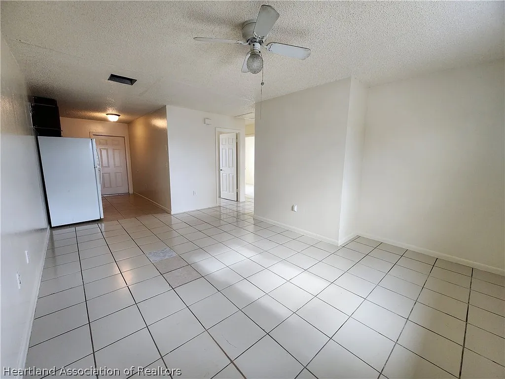 2 bed, 1.0 bath, 740 sqft, $1,200 — Photo 2