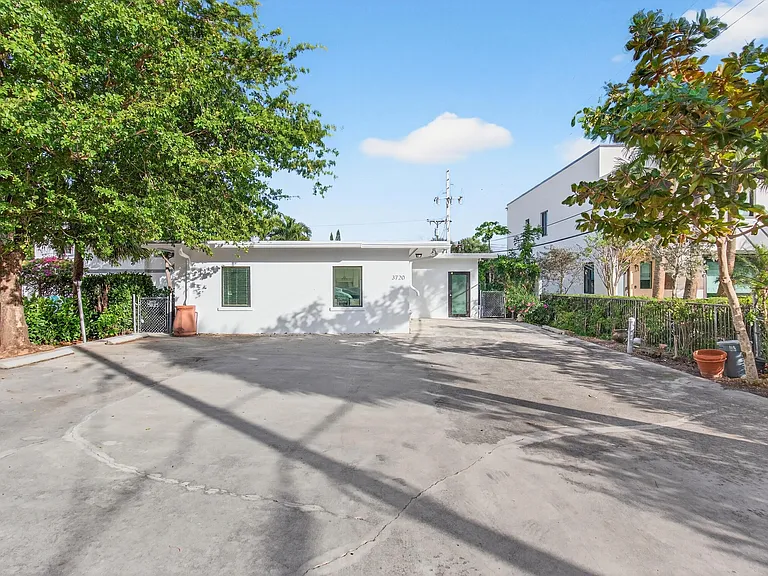 3720 Morton Ave — Photo 1