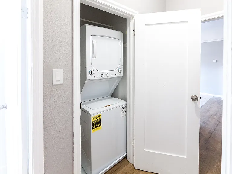 209 N Berendo St #3/4 — Photo 11