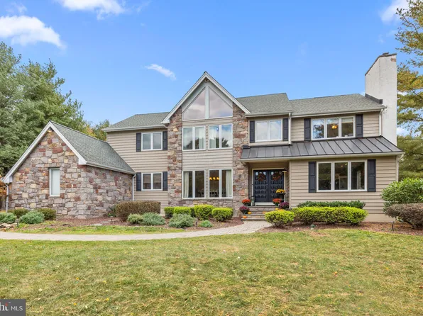 8 Skyview Dr, Warminster, PA 18974