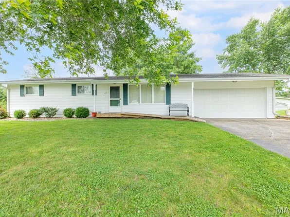 457 Maple Dr, Bethalto, IL 62010