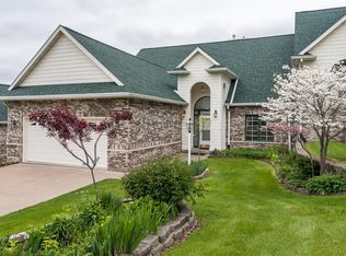 405 Hogan Ct, Muscatine, IA 52761