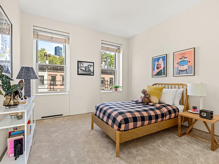 240 E 61st St #1 — Photo 11
