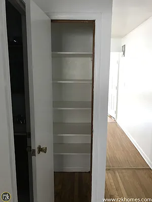 Rented by Realty 2000 Corp | media 4