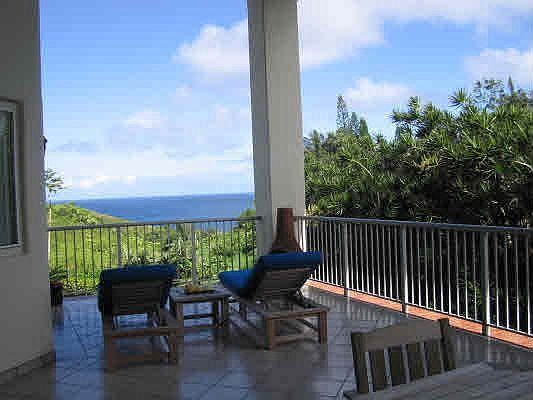 Covered lanai perfect for whale watching