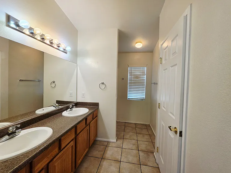 1571 Rusty Ridge Ln — Photo 17