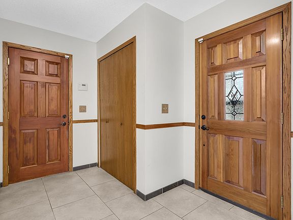 3rd image of 1182 Limestone Dr S