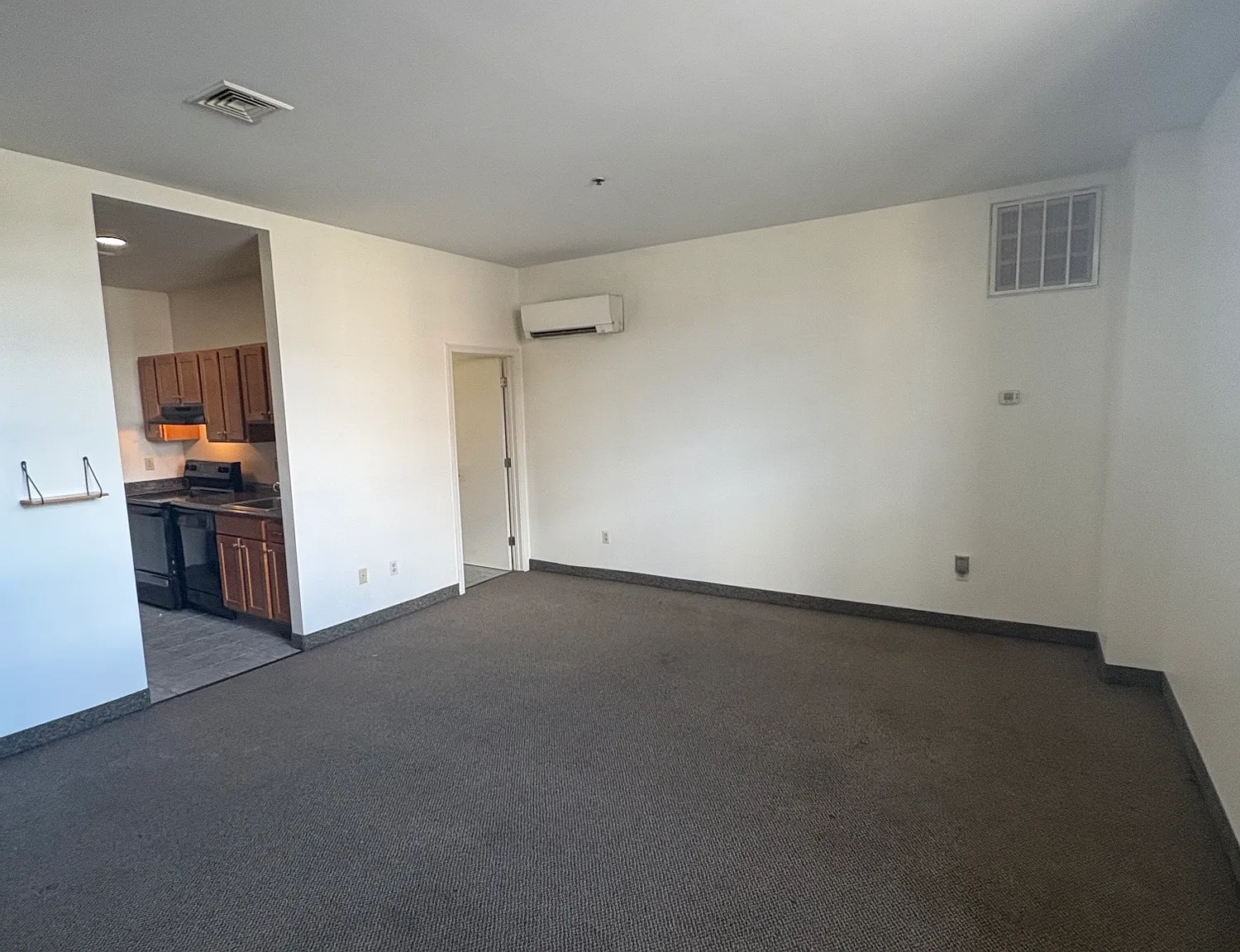 Studio, $1,250 — Photo 3