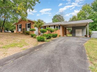 2325 Blecker Dr, Winston Salem, NC 27107