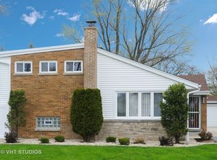 7432 Suffield St, Morton Grove, IL 60053