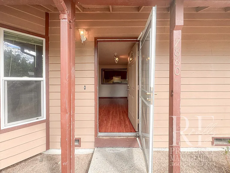 7880 Oxbow Ave NE — Photo 2