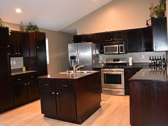 2nd image of 401 N Robert Dr