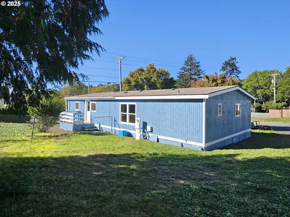 97841 Harbor View Cir, Brookings, OR 97415