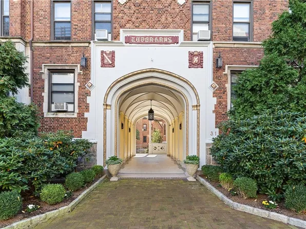 31 Pondfield Road W #27, Bronxville, NY 10708