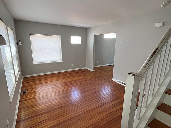 4th image of 1429 W 38th St
