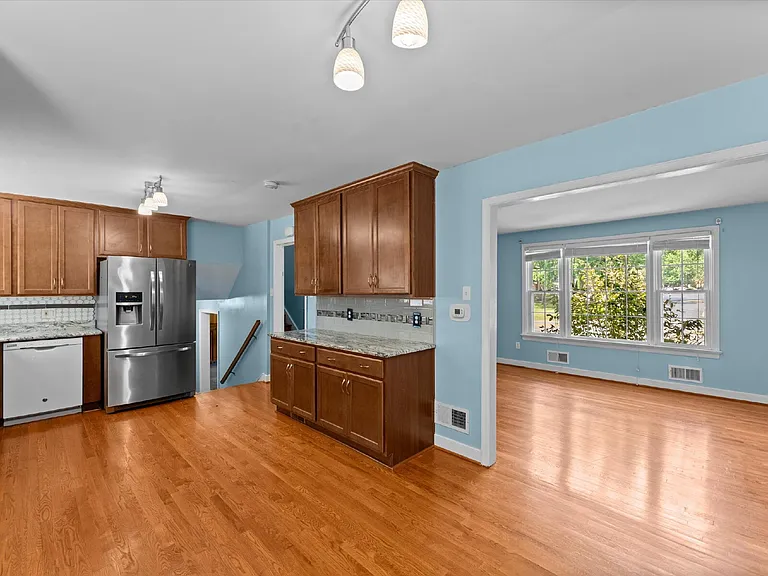 2220 Lauderdale Dr — Photo 11
