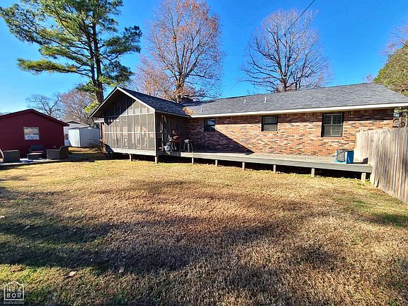 2nd image of 811 Sugar Cree Ln