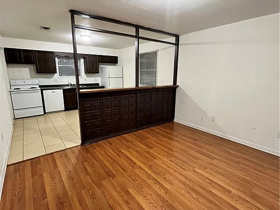 3rd image of 1101 Winter St #C