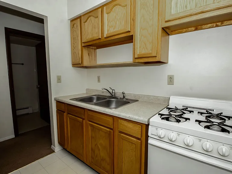 215 Lindell Dr — Photo 6