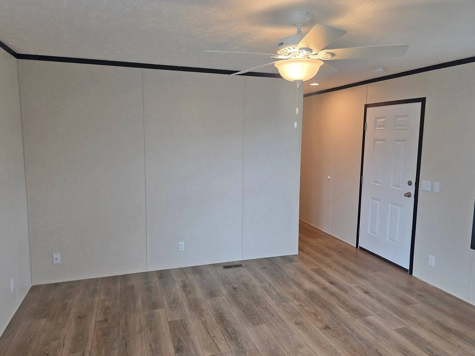 3 bed, 2.0 bath, 990 sqft, $1,500 — Photo 2