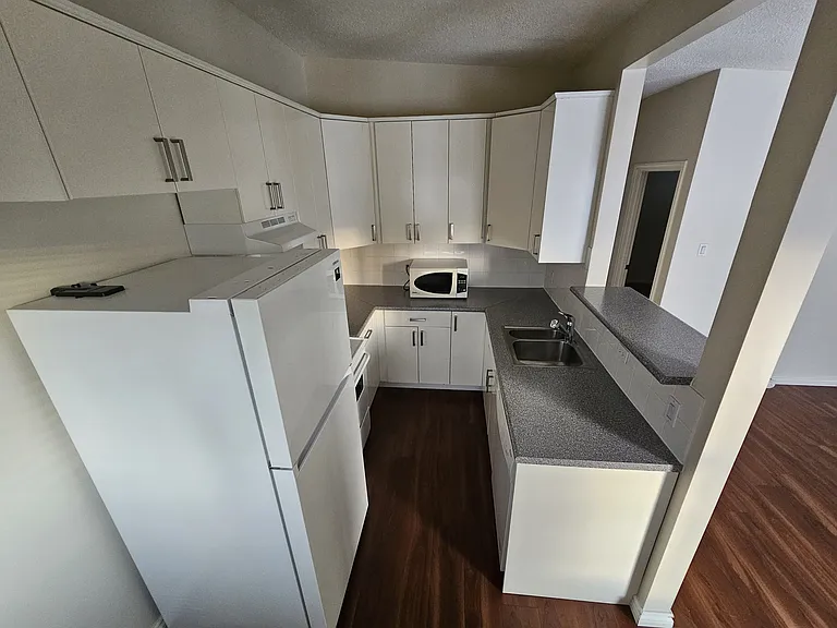 3409 Centre St N — Photo 21