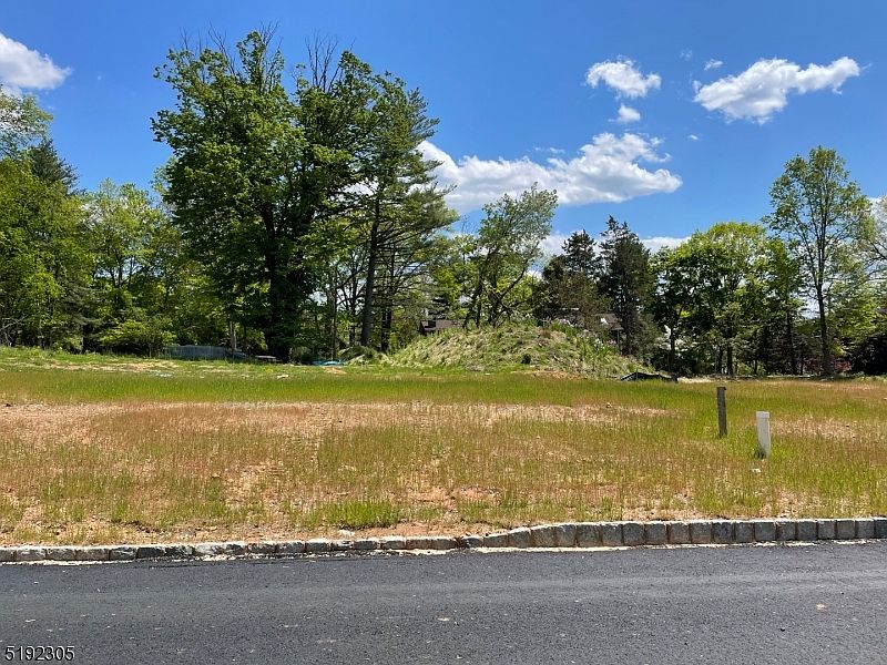 2nd image of 8 Whitenack Ct