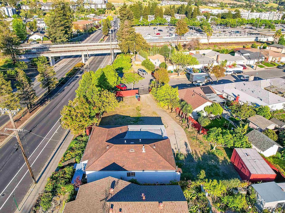 1st image of 387 Tennyson Rd