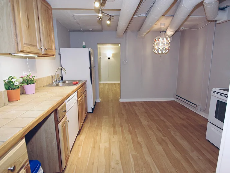 524 N Downing St #B — Photo 10