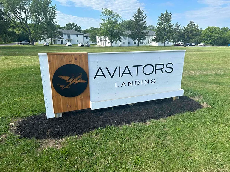 Aviators Landing — Photo 28