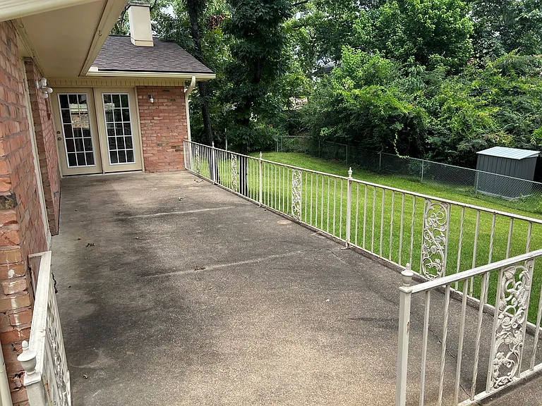 1918 Courtney Dr — Photo 27