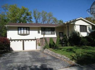 661 Brantwood Ave, Elk Grove Village, IL 60007