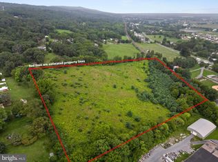 223 W Poplar St, Fleetwood, PA 19522