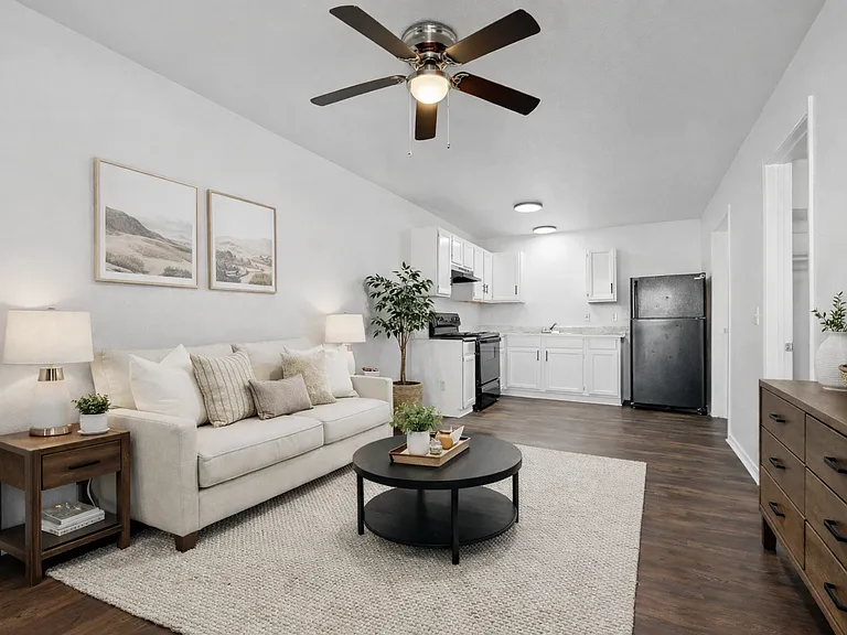 Springdale Station Apartments — Photo 8